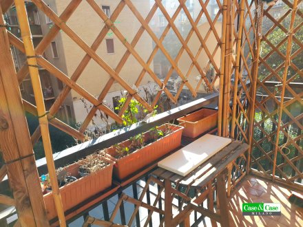 BILOCALE con balcone ottime condizioni via privata Barelli
